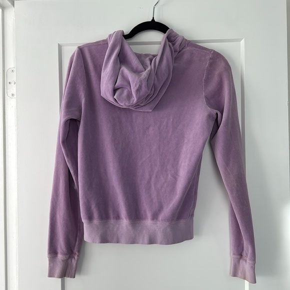 Authentic Juicy Couture Lavender Velour Hoodie
Size L - Picture 2 of 5